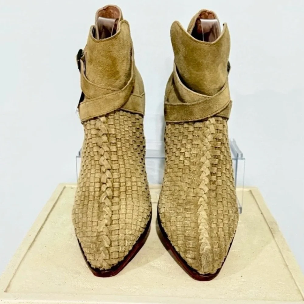 Free People Tan Venture Suede Ankle Boots
Distressed Boho Booties Size 40 NWT - Picture 4 of 9